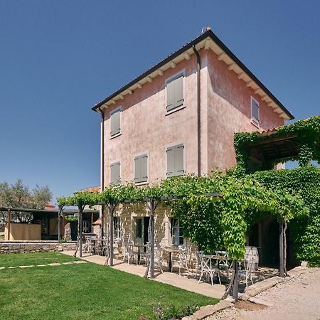 Winery Cuj Bed & Breakfast Vilanija Bagian luar foto