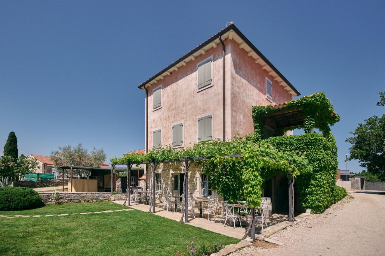 Winery Cuj Bed & Breakfast Vilanija Bagian luar foto