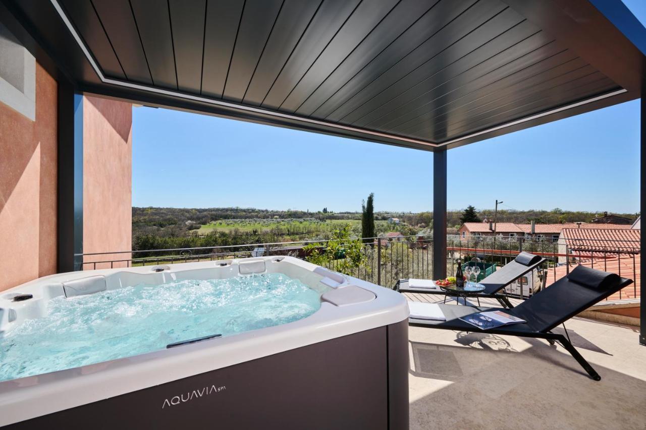 Winery Cuj Bed & Breakfast Vilanija Bagian luar foto
