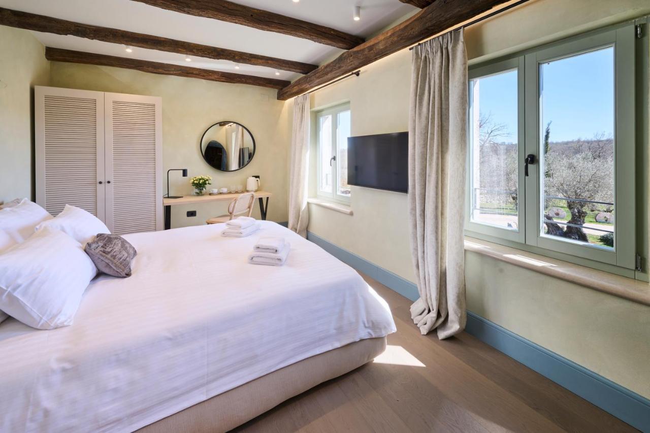 Winery Cuj Bed & Breakfast Vilanija Bagian luar foto