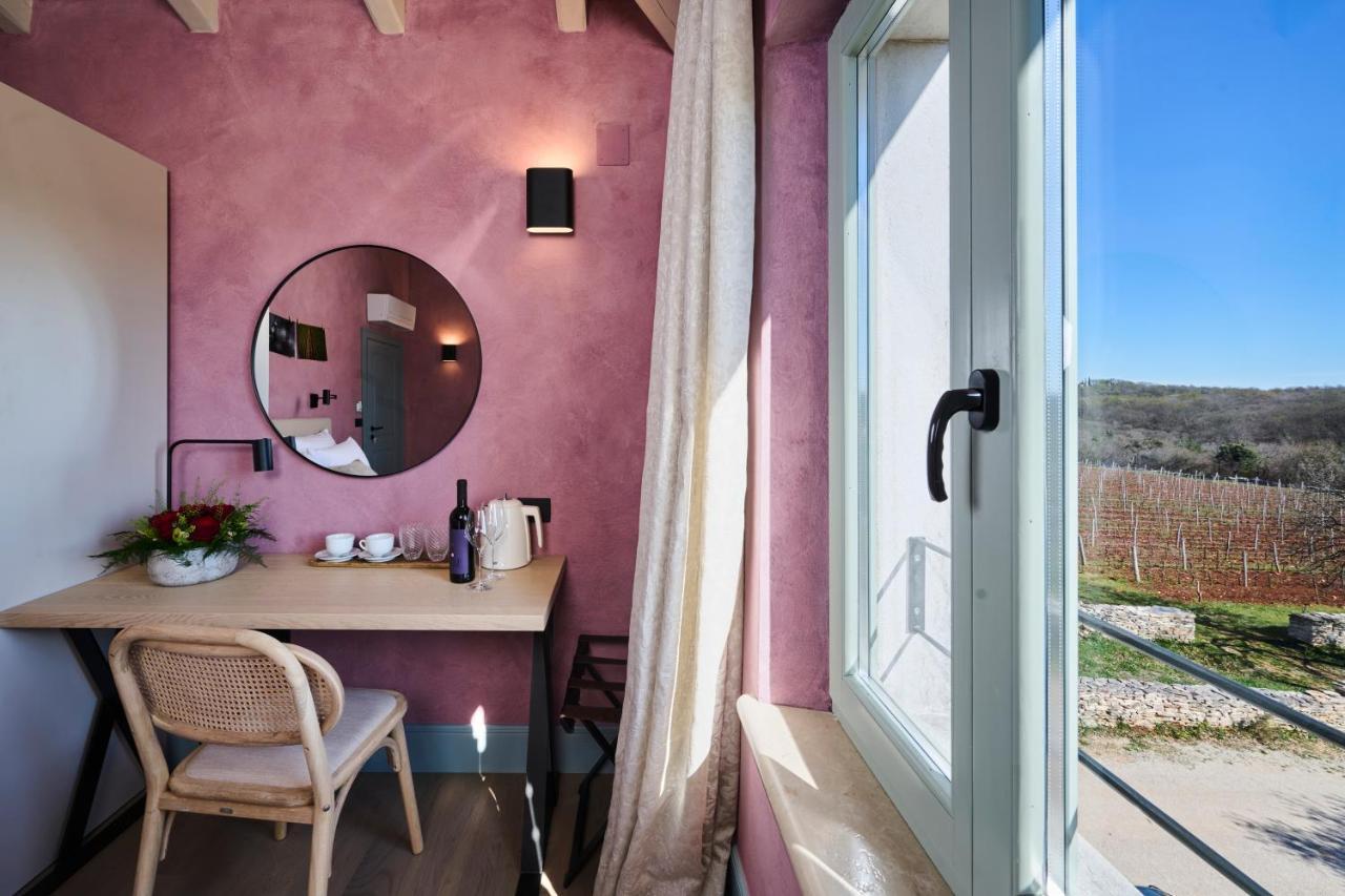 Winery Cuj Bed & Breakfast Vilanija Bagian luar foto